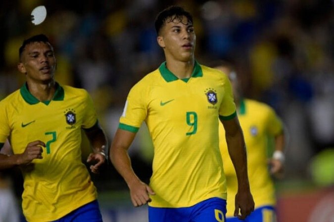 KAIO JORGE - Entrou no lugar de João Pedro aos 25 minuto do segundo tempo. Demorou para encontrar um encaixe e não recebeu bolas na área. Seu melhor momento foi em contra-ataque e um chute de fora da área, longe do gol.  Discreto  NOTA 5,0. Foto: Raphael Ribeiro