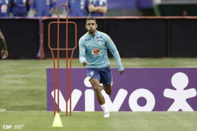 Samuel Lino em treino pela Seleção Brasileira -  (crédito: Foto: Rafael Ribeiro / CBF)