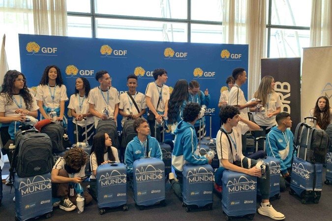 Estudantes da rede pública do Distrito Federal embarcaram nesta semana rumo à Londres pelo programa Pontes para o Mundo -  (crédito: Cássia André/CB/D.A press)