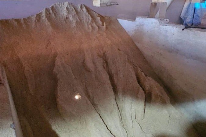 Homem morreu soterrado por estocagem de farelo de soja -  (crédito: CBMMG/Divulgação)