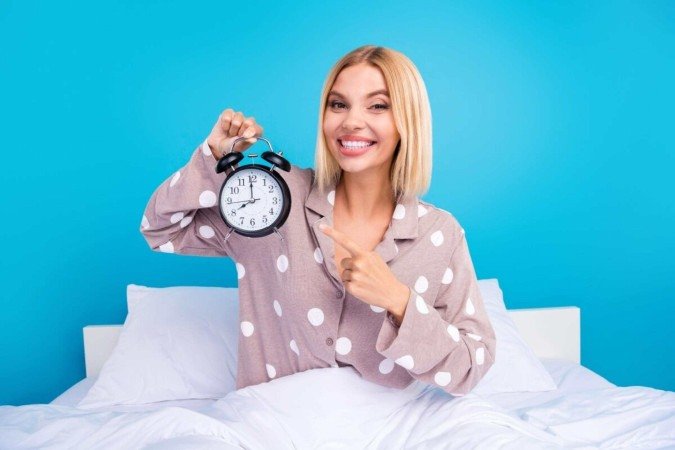 Manter horários regulares para dormir e acordar é importante para um descanso de qualidade, essencial para o processo de emagrecimento (Imagem: Roman Samborskyi | Shutterstock) - (crédito: EdiCase) Manter horários regulares para dormir e acordar é importante para um descanso de qualidade, essencial para o processo de emagrecimento (Imagem: Roman Samborskyi | Shutterstock) - (crédito: EdiCase)