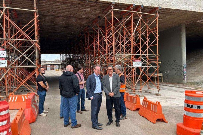 MPDFT vistoria obras de recuperação de viadutos no Eixão Norte e cobra cumprimento de prazo -  (crédito: MPDFT/Divulgação)