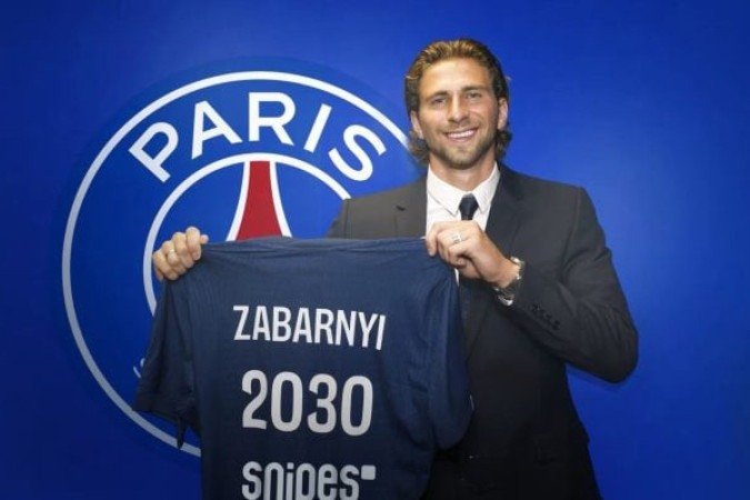 Zabarnyi foi contratado recentemente por 63 milhões de euros (cerca de R$ 400 milhões) -  (crédito: - Divulgação/PSG)