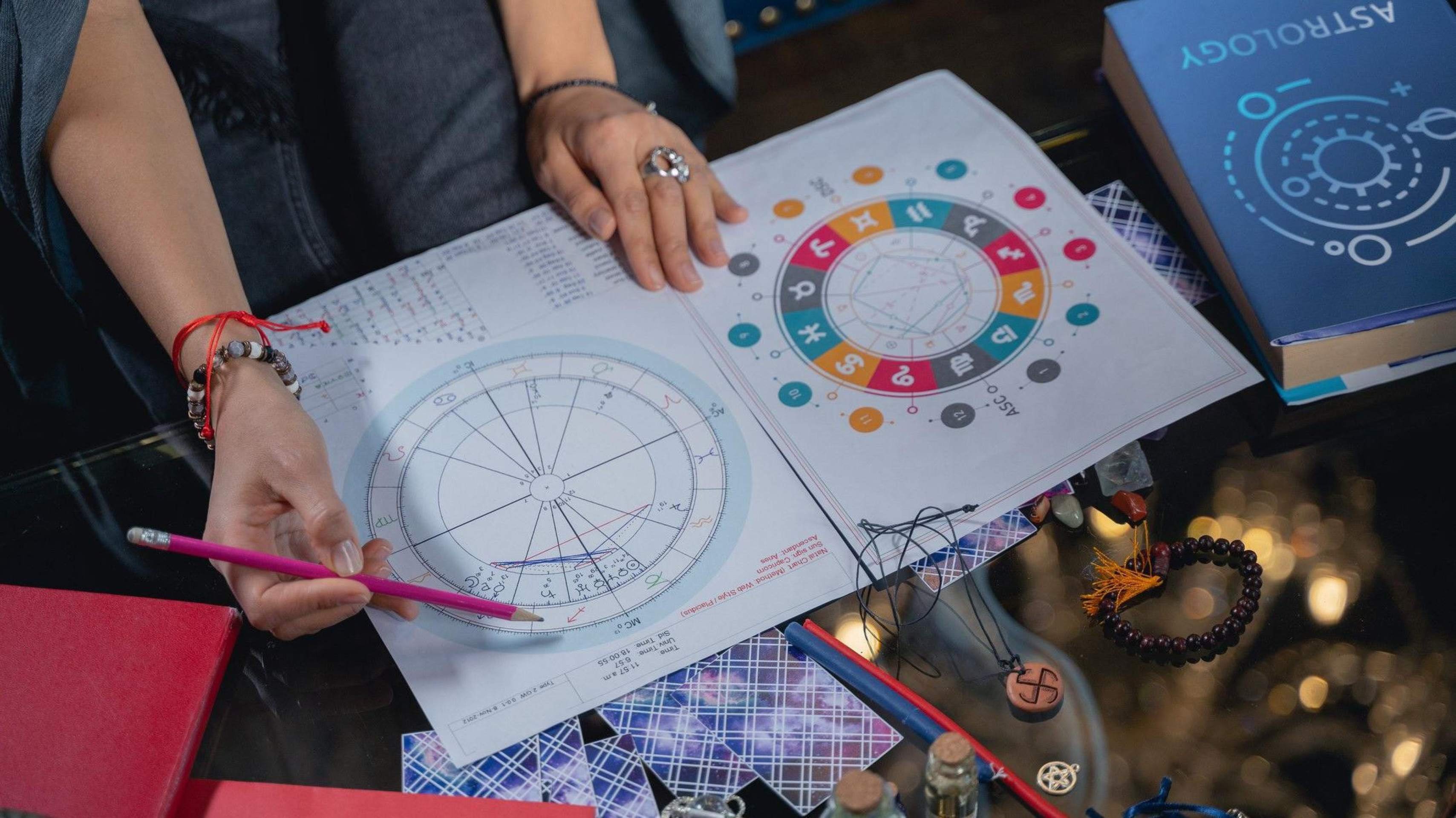 A astrologia tem sido usada há séculos na China para prever eventos globais -  (crédito: ANTHONY WALLACE/AFP via Getty Images)