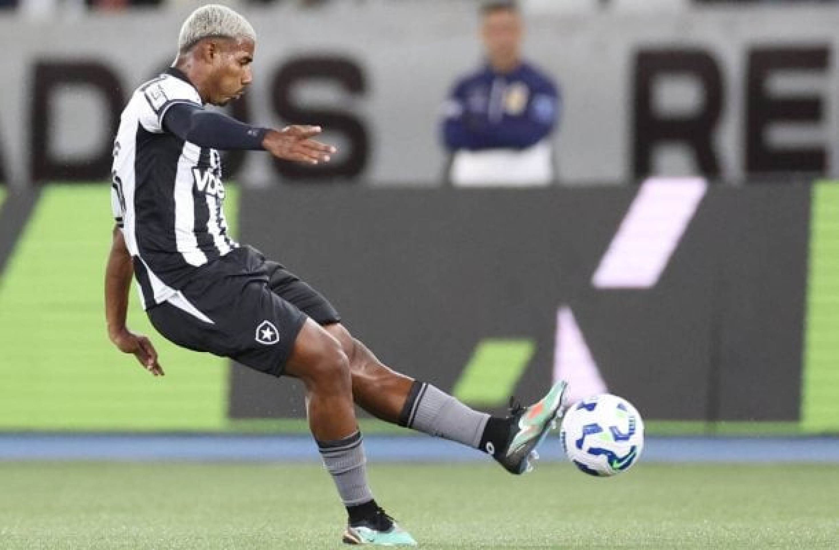 ‘Falei que era um até logo’, brinca Cuiabano após rápida volta ao Botafogo