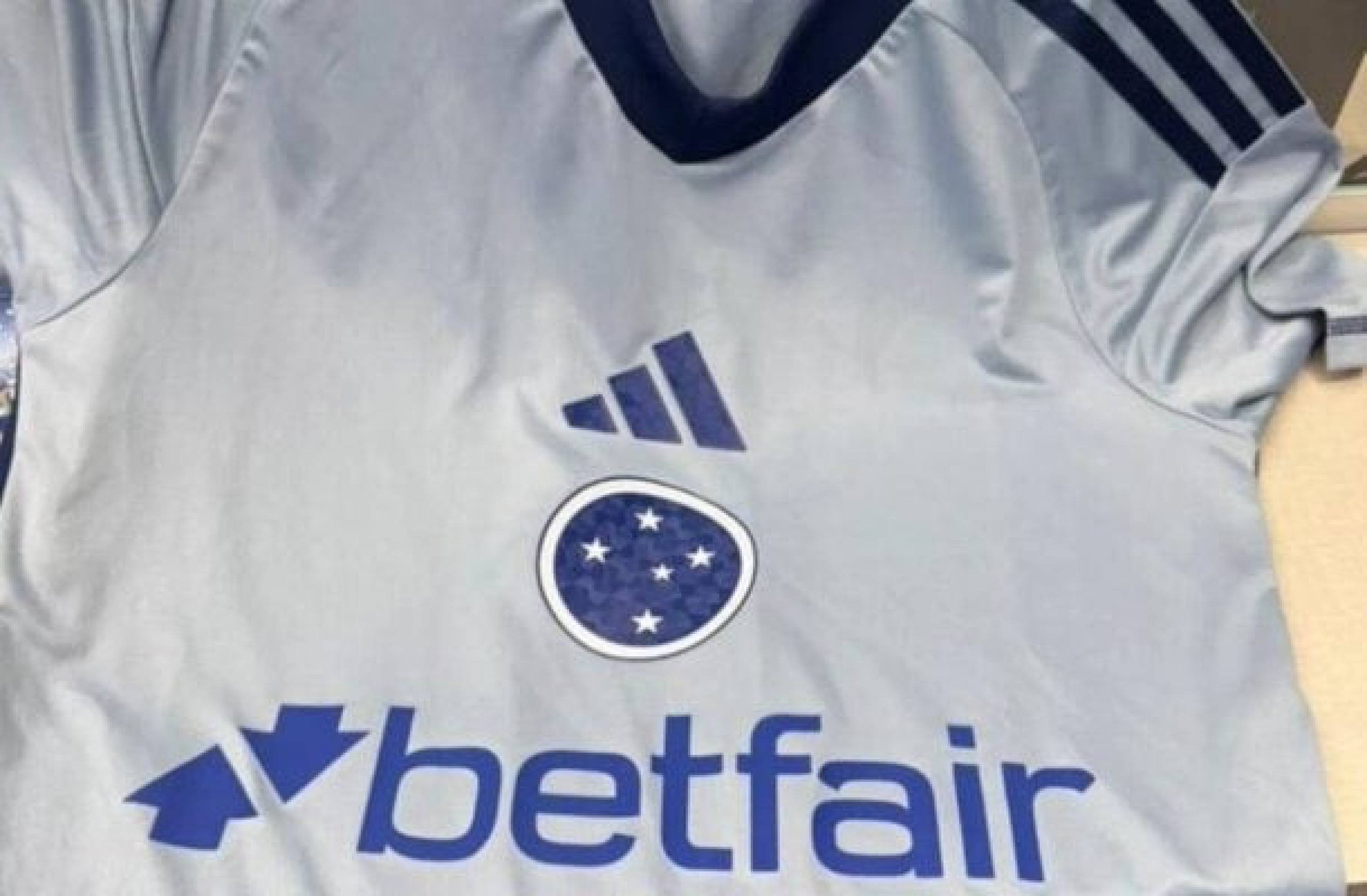Cruzeiro vai lançar camisa em homenagem aos 60 anos do Mineirão; veja