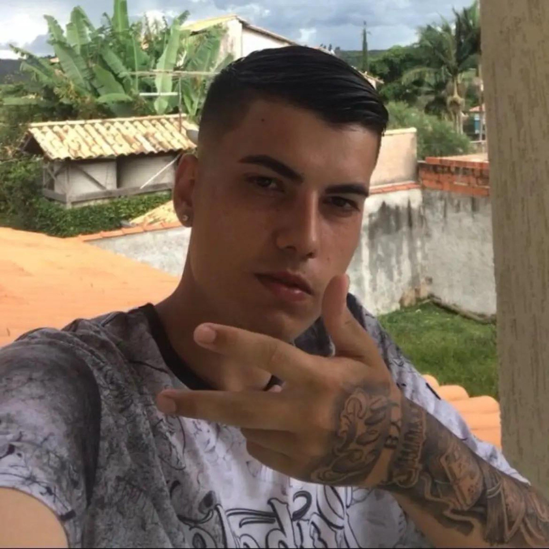 Justiça revoga prisão de homem que escondia cães mortos em falso abrigo