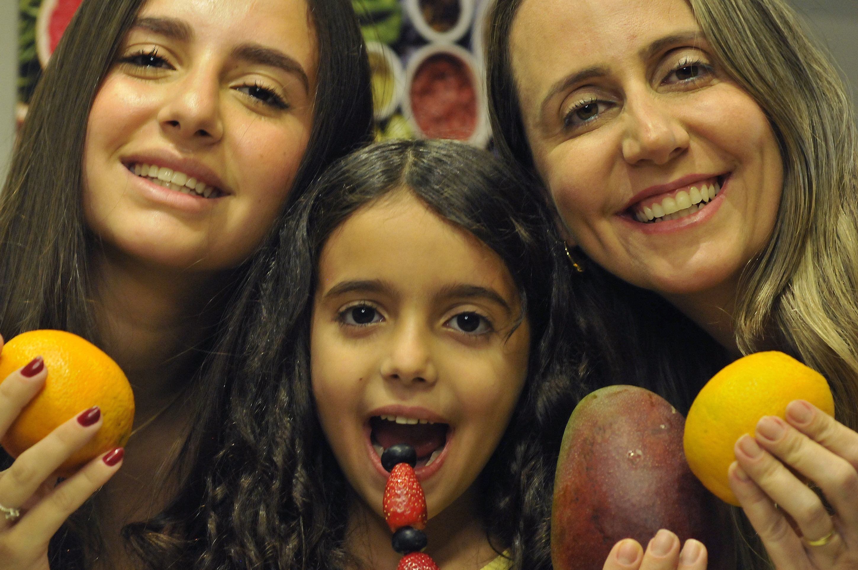  05.09.2025  CARLOS VIEIRA/CB/DA.PRESS - Como montar uma lancheira saudável e atrativa para as crianças. Vanessa Neiva monta lancheiras saudáveis para suas filhas Teresa (menor) e Júlia.