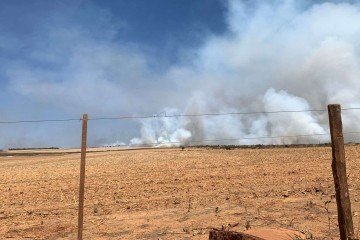 Incêndio devasta o Vale do São Pedro,  em São João d'Aliança-GO,  portal da Chapada dos Veadeiros. -  (crédito: Coletivo Ambiental SJA/Divulgação)