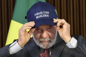'Se o  ministro Fux não quiser as provas, é um problema dele. Eu acho que as provas são fartas. O ex-presidente, covardemente, articulou tudo', disse Lula. -  (crédito: Marcelo Camargo/Agência Brasil)