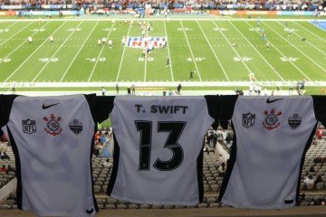 Timão publica foto de camisa personalizada com o nome de Taylor  -  (crédito: Reprodução/Instagram (@corinthians))