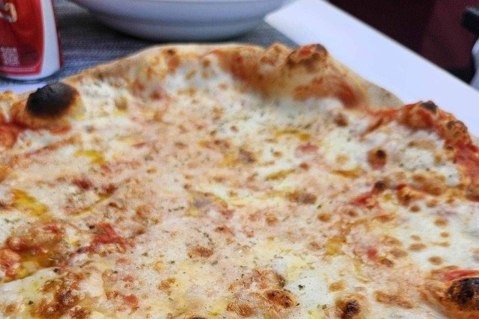 Pizza individual, em média 10 euros