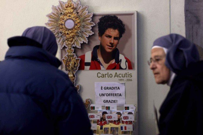 Os beatos Pier Giorgio Frassati (esq.) e Carlo Acutis serão canonizados por Leão 14 neste domingo, 7 de setembro -  (crédito: Divulgação Vaticano)