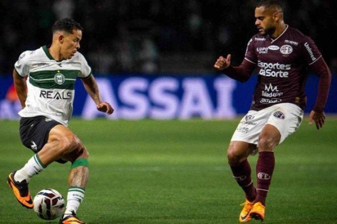 Coritiba e Ferroviária mediram forças na noite desta sexta-feira, no Couto Pereira -  (crédito: https://jogada10.com.br/wp-content/uploads/2025/09/G0IDNSzWoAEDxaP.jpg)