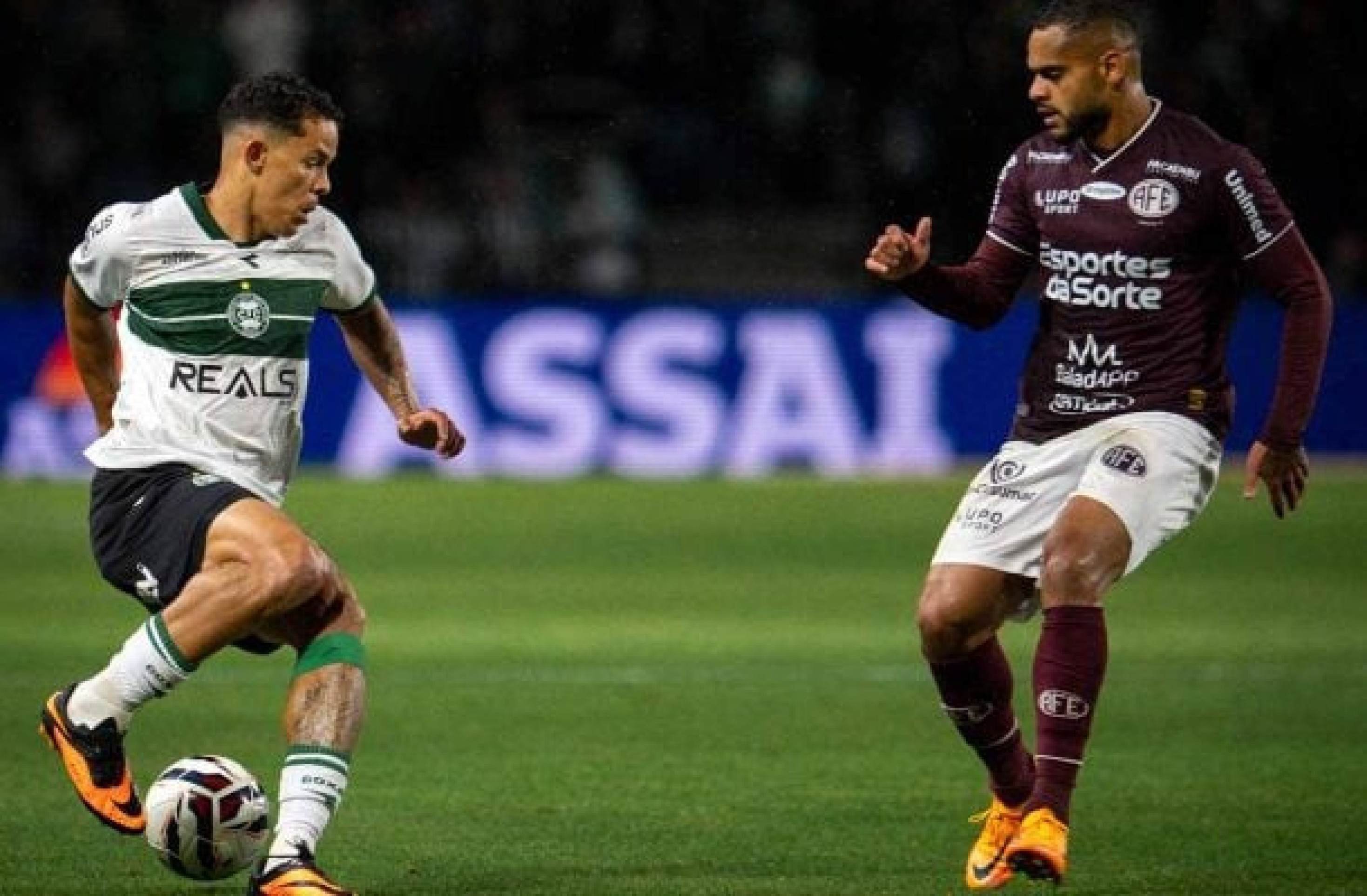 Coritiba e Ferroviária mediram forças na noite desta sexta-feira, no Couto Pereira -  (crédito: https://jogada10.com.br/wp-content/uploads/2025/09/G0IDNSzWoAEDxaP.jpg)
