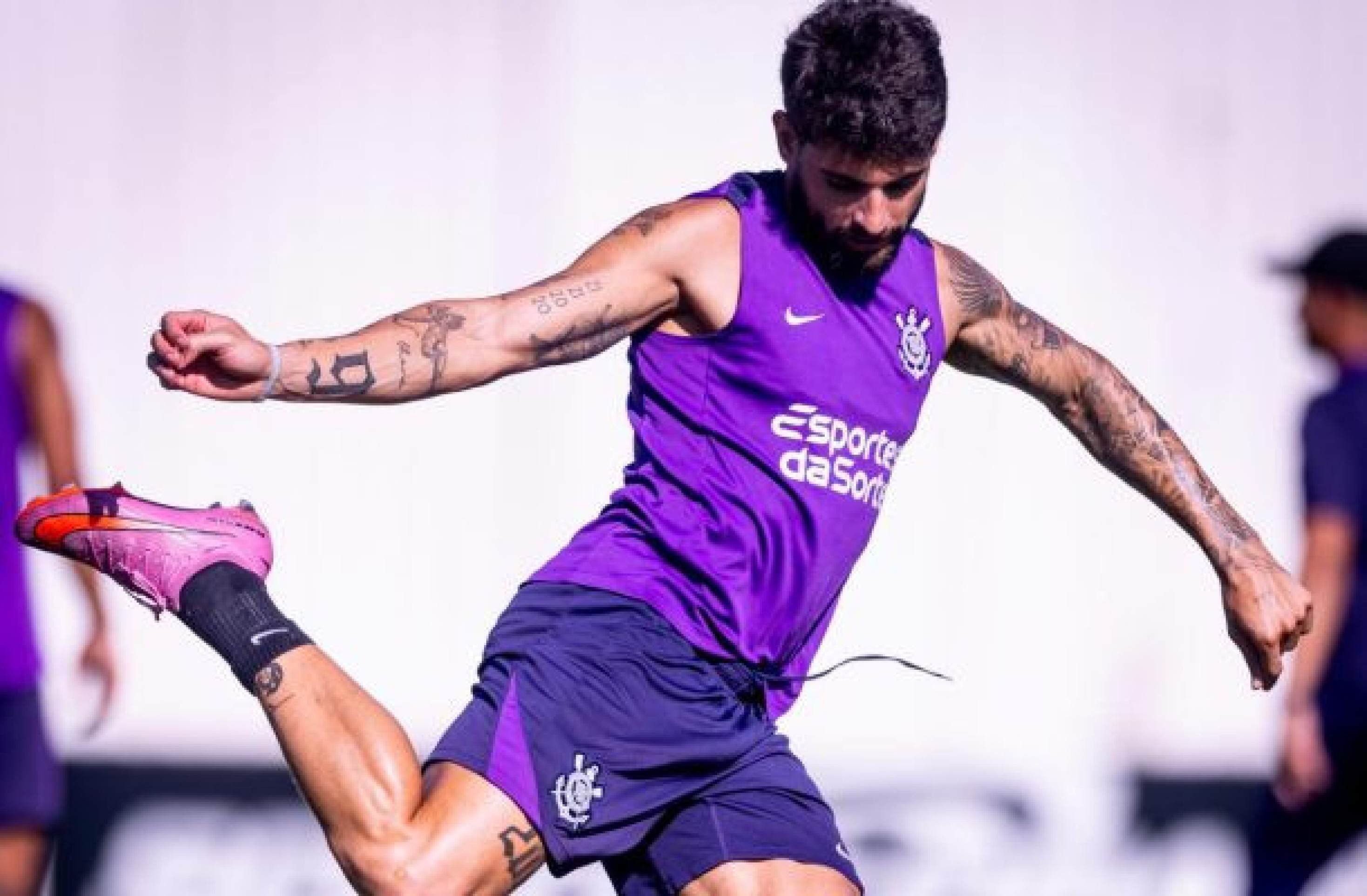 Yuri Alberto e Matheuzinho participam normalmente de treino do Corinthians