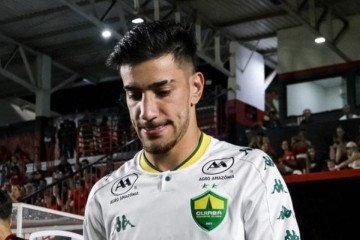 Ex-Santos e São Paulo chuta portão e tenta quebrar câmeras de segurança de casa de namorada