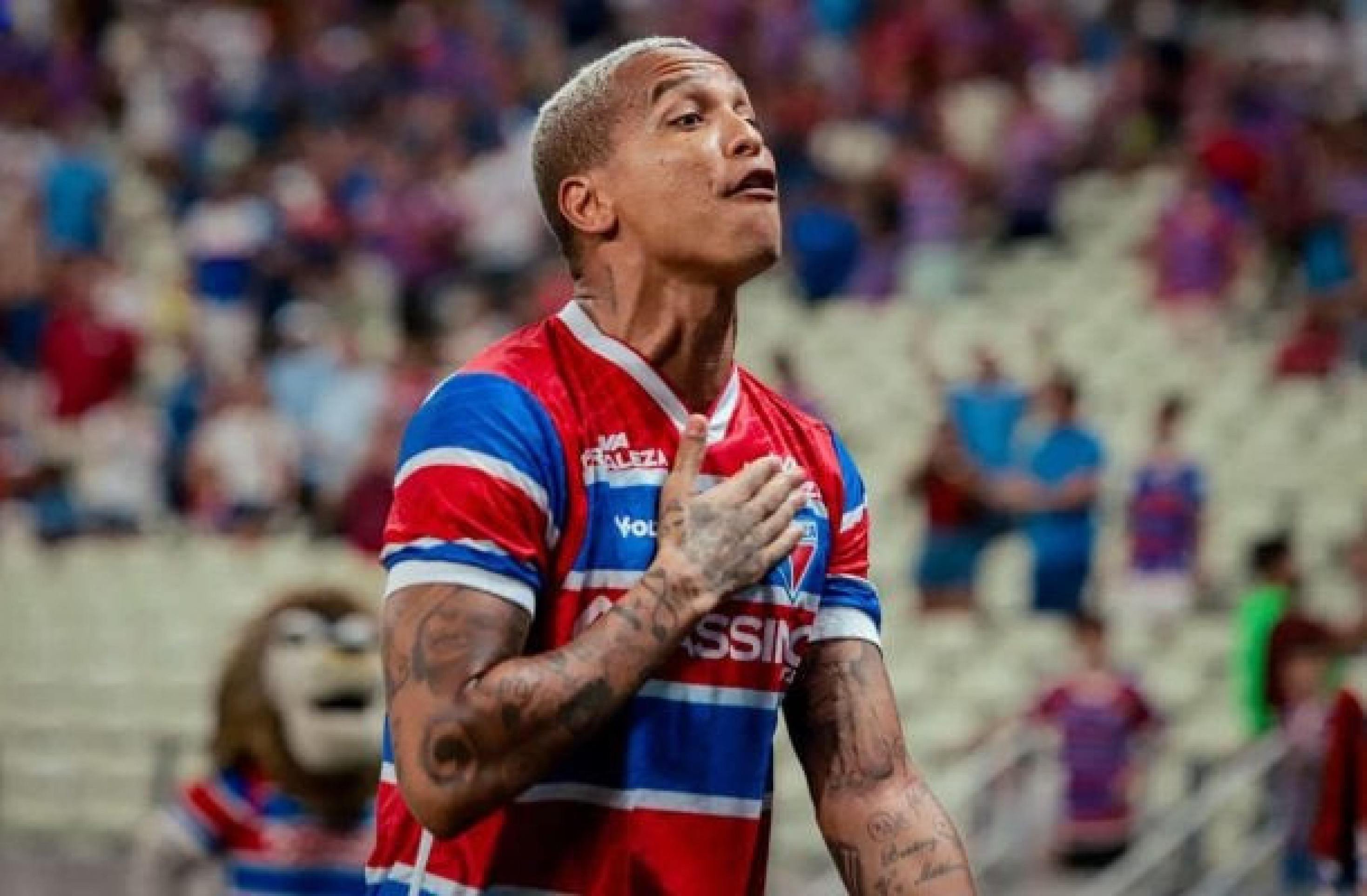 Após chegada de Palermo, Fortaleza reintegra Deyverson e outros três afastados