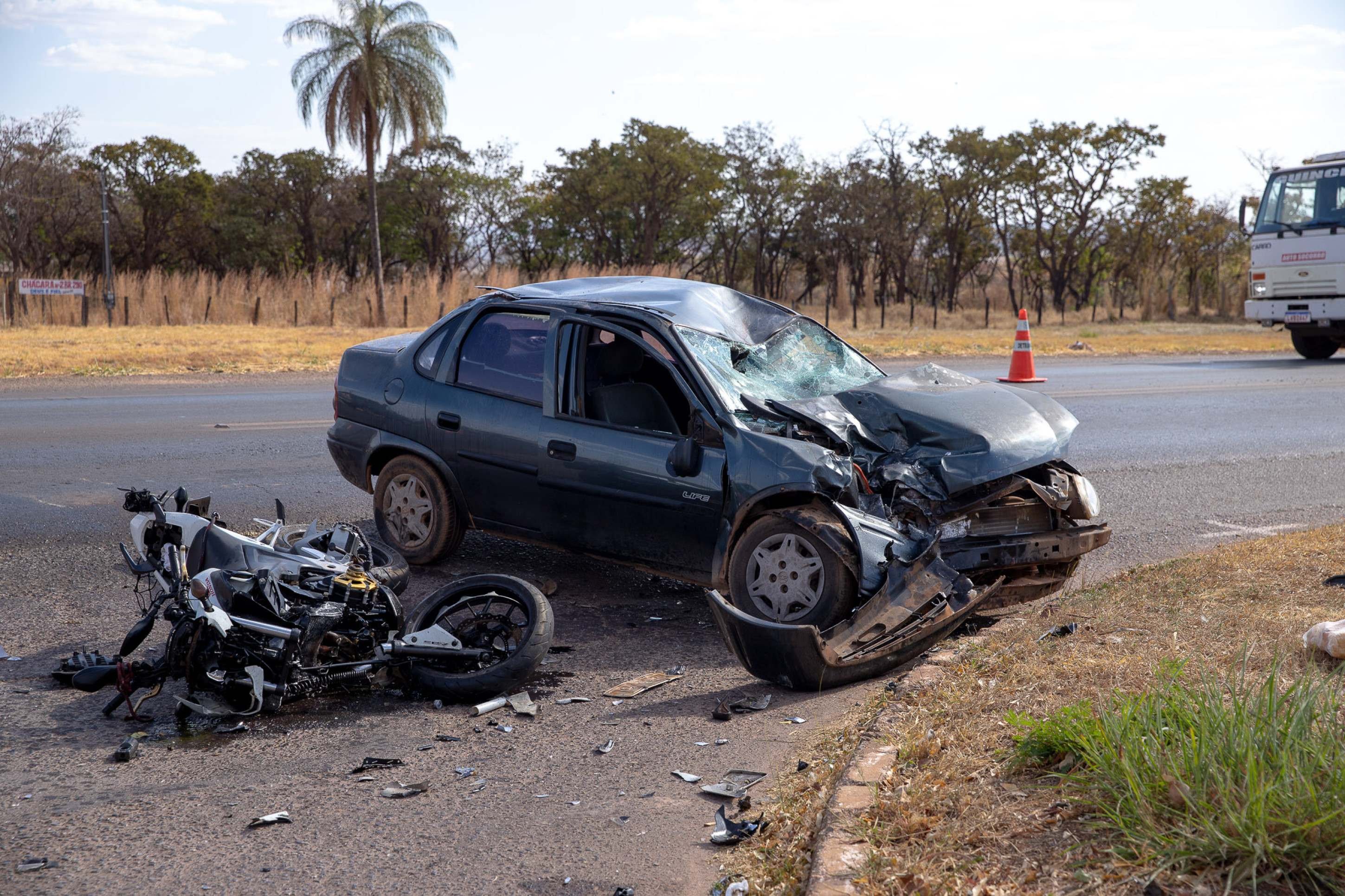  Acidente no Gama-DF deixa um morto e dois feridos. S..bado, 6 de setembro. Mariana Campos.     