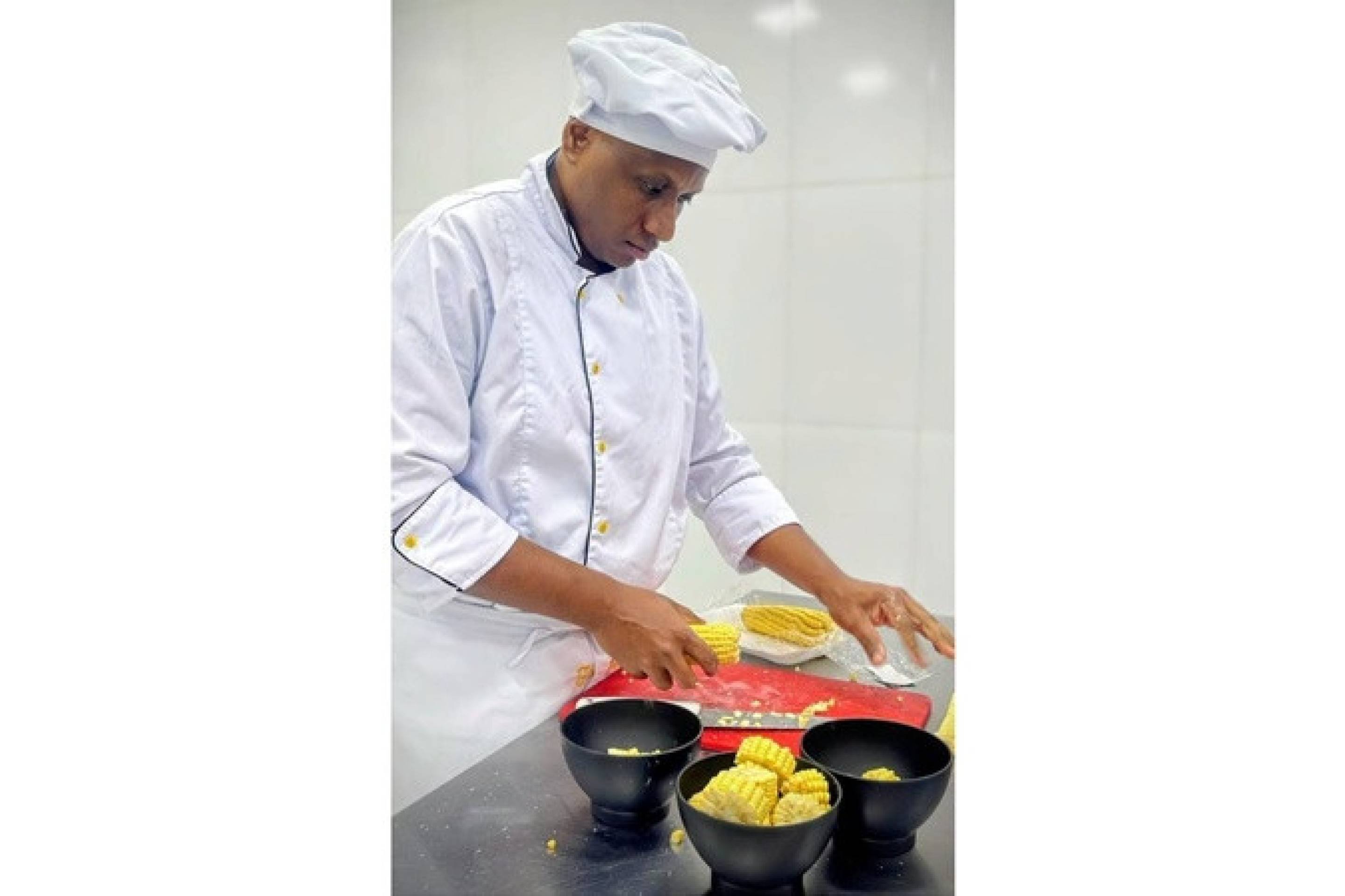 Ensino de jovens e adultos aumenta renda mensal, mostra levantamento