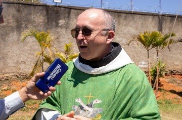 O reitor da Basílica Menor São Francisco de Assis, Frei Flavio Freitas Amorim (OFMConv) celebrou a canonização de Carlo Acutis e Pier Giorgio Frassati