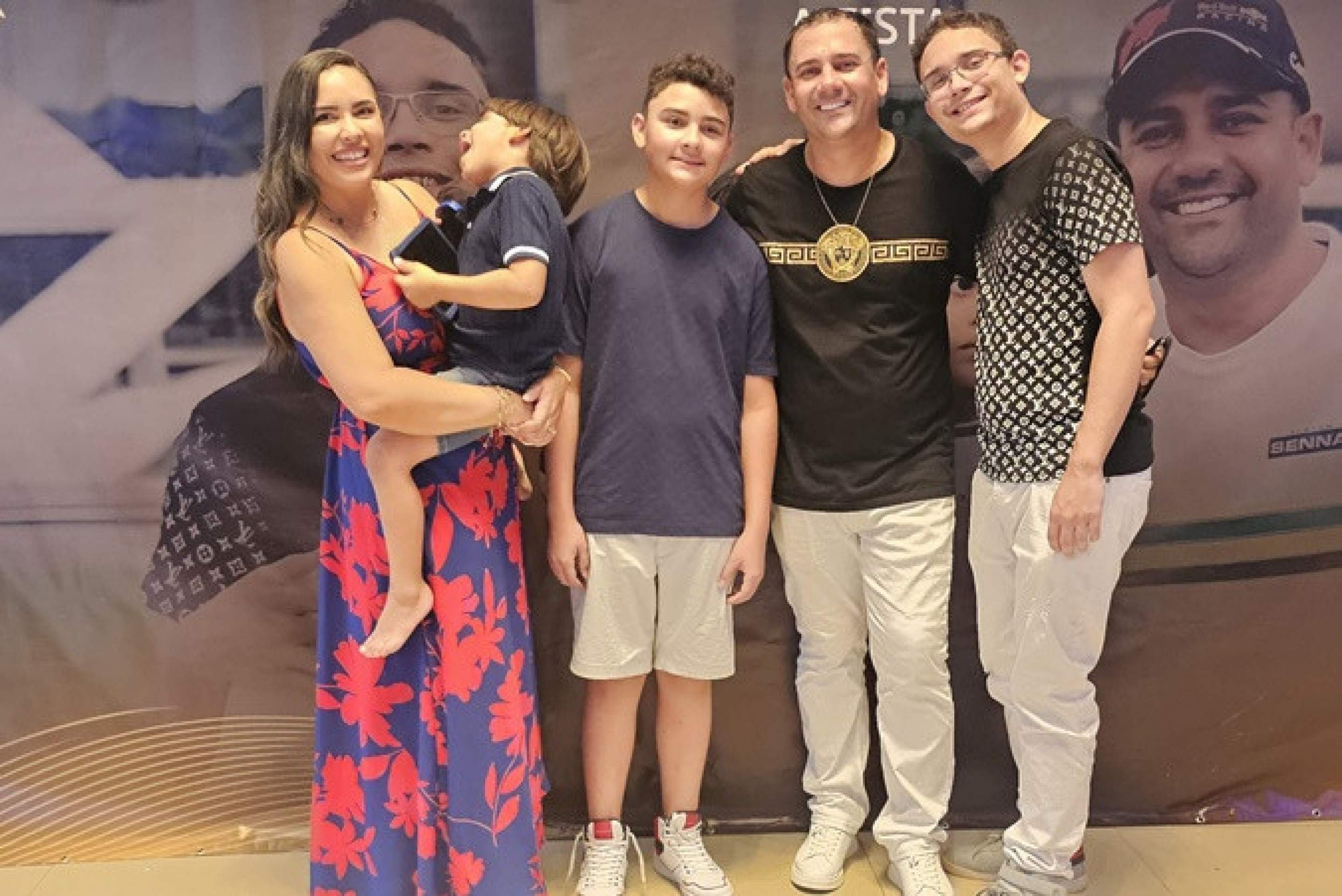 Luciana, Leandro e os filhos Leon, Luan e Lucas: família cresceu