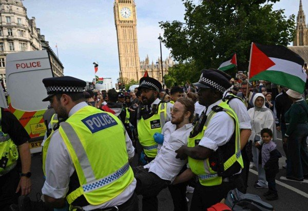 JUSTIN TALLIS / AFP)