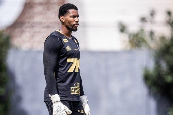 Diógenes é um dos nomes que ficam à disposição da comissão técnica  -  (crédito: Foto: Raul Baretta/Santos)