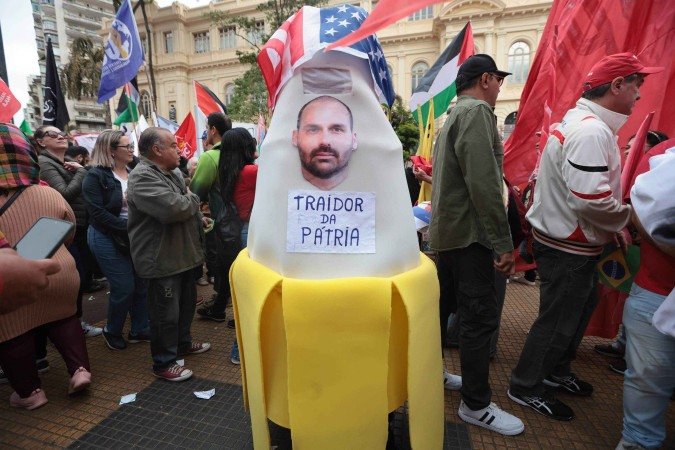 Centrais sindicais e os movimentos populares realizam ato em defesa da soberania e da pauta da classe trabalhadora, na Praça da República, em São Paulo