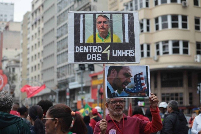 Centrais sindicais e os movimentos populares realizam ato em defesa da soberania e da pauta da classe trabalhadora, na Praça da República, em São Paulo    