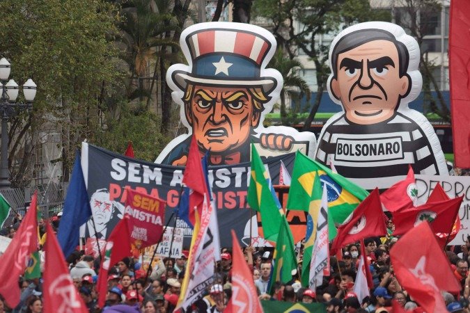Centrais sindicais e os movimentos populares realizam ato em defesa da soberania e da pauta da classe trabalhadora, na Praça da República, em São Paulo    