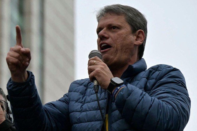 Imagem de drone mostra uma bandeira dos Estados Unidos gigante em protesto bolsonarista na Avenida Paulista -  (crédito: Reprodução/Redes sociais)