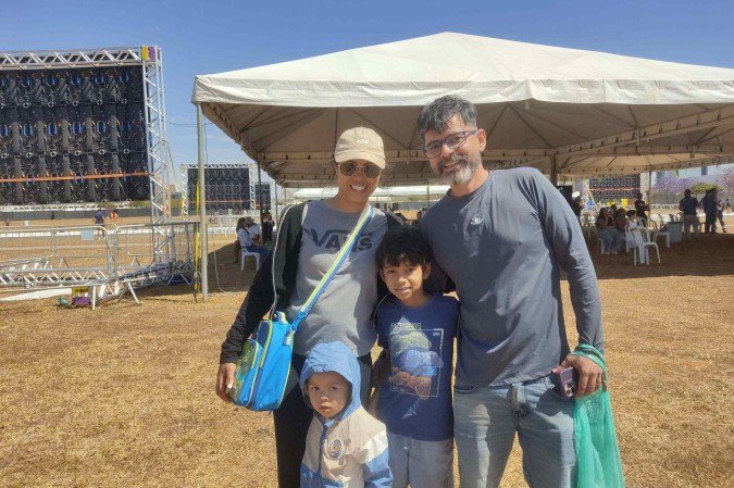 Eridane dos Santos e a família aproveitaram o dia na Esplanada