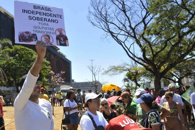  Os petistas se reuniram na Praça Zumbi dos Palmares, no Conic -  (crédito: Minervino Júnior/CB/D.A.Press)
