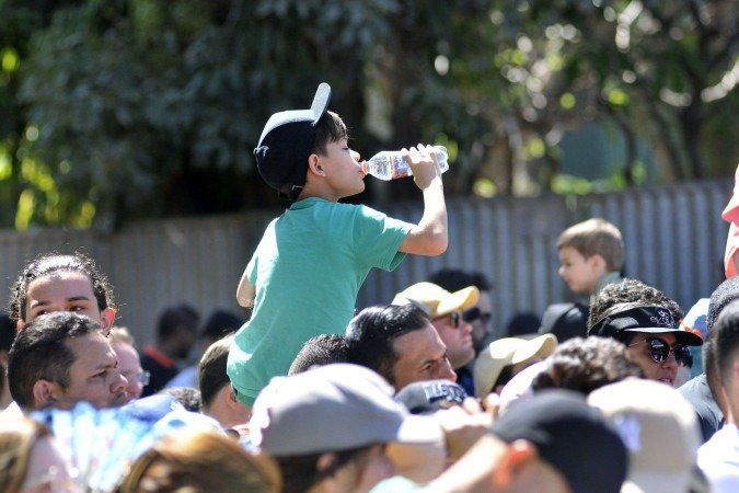Público precisou caprichar na hidratação por conta da seca