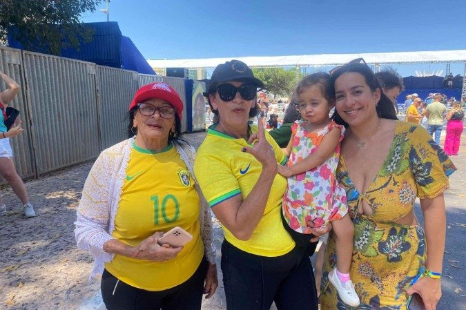 Julenice de França (centro) e a família curtiram as atrações