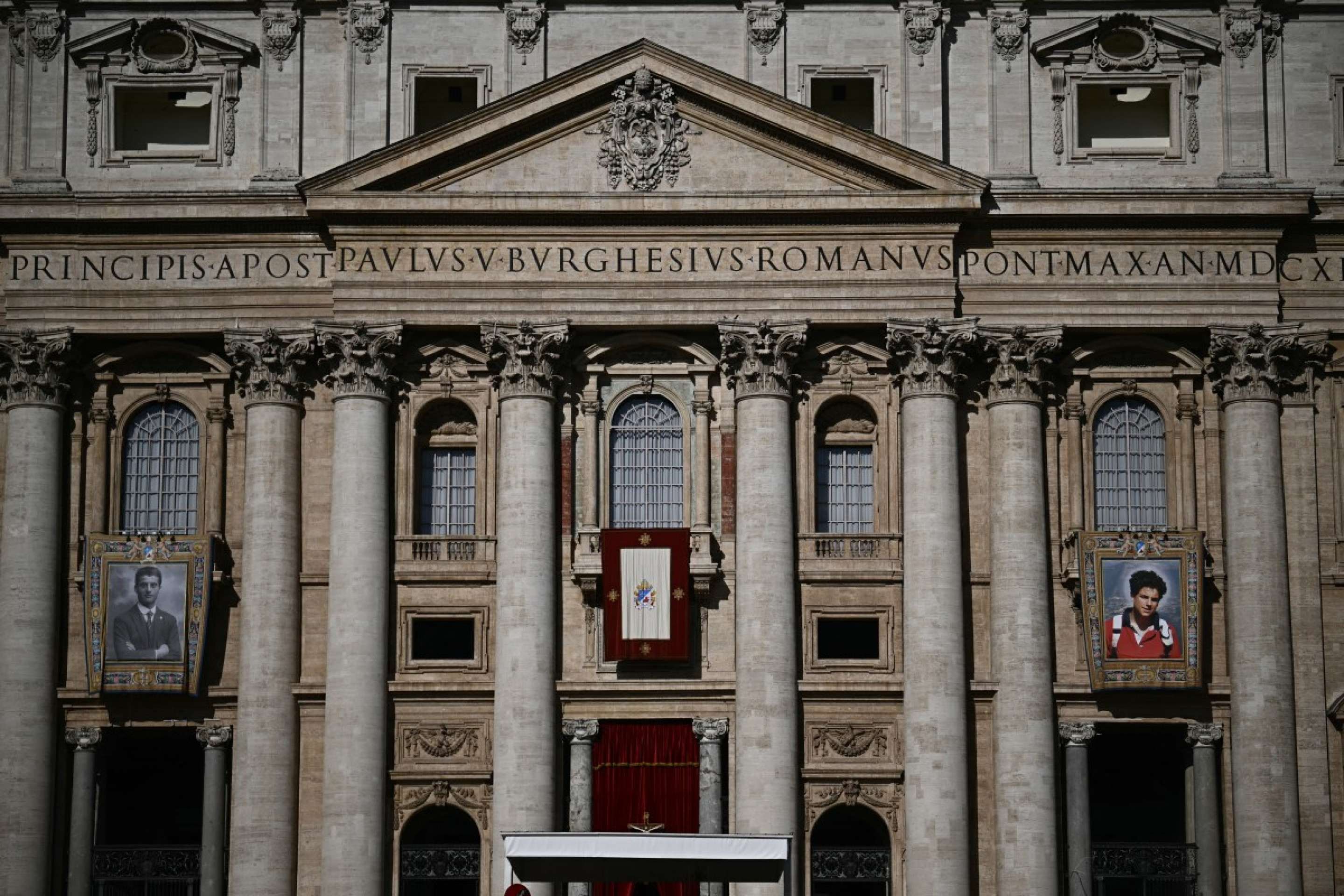 O papa Leão XIV canonizou neste domingo (7/9) os jovens Carlo Acutis e Pier Giorgio Frassati. Esta foi a primeira vez que o pontífice, eleito em maio, presidiu uma cerimônia de canonização      