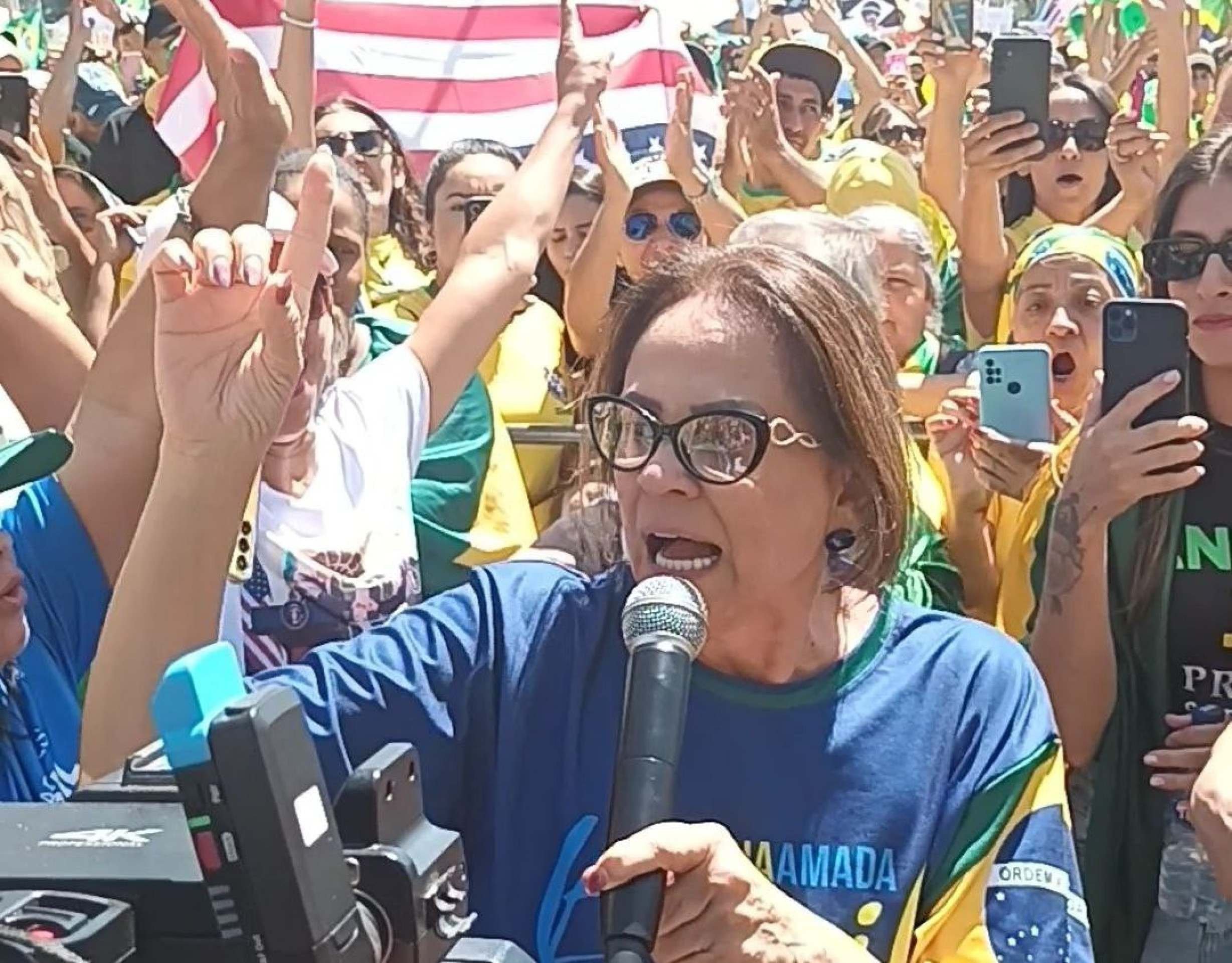 Damares reaparece em ato pró-anistia e pede 