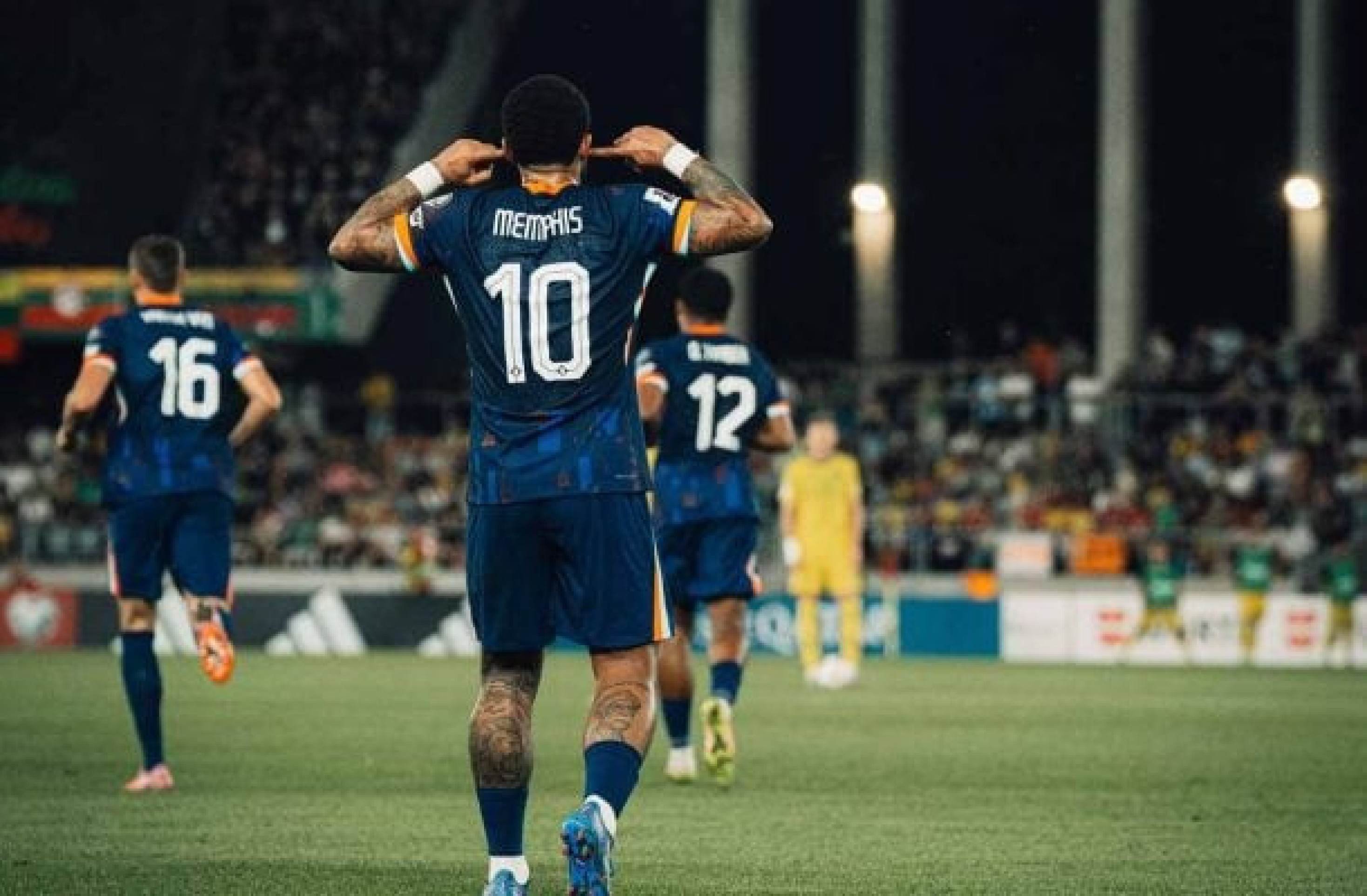 Com recorde de Depay, Holanda vence a Lituânia e dispara no Grupo G das Eliminatórias