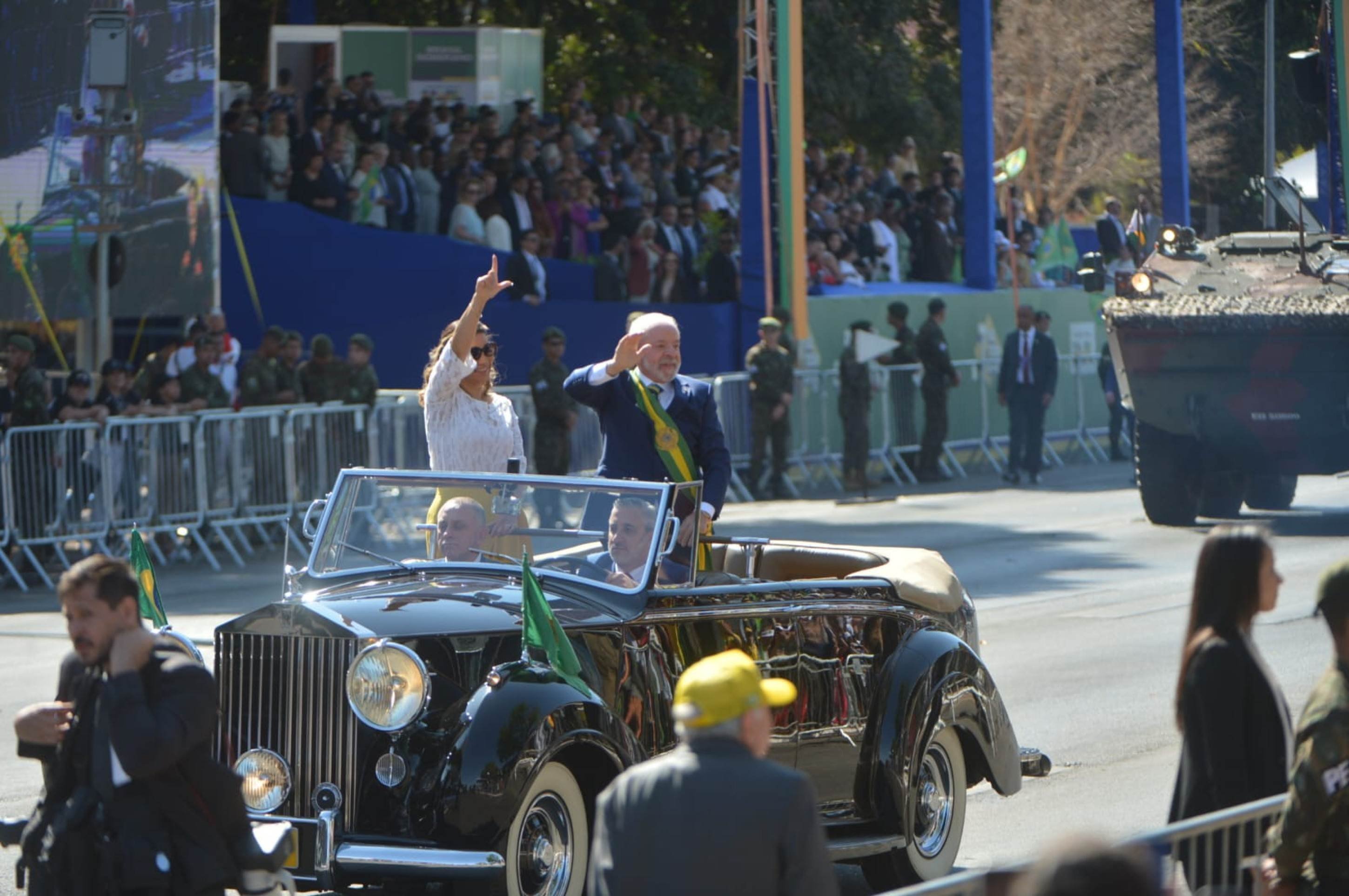 Lula e Janja participam do desfile de 7 de Setembro