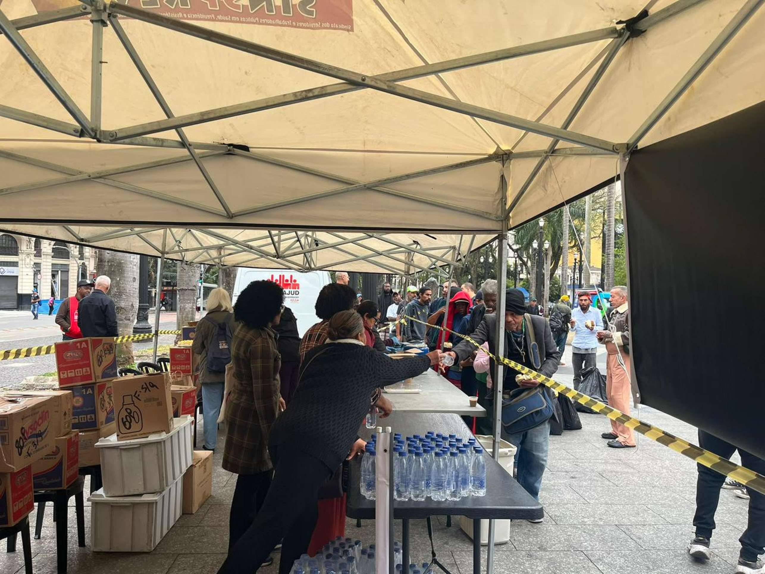 Grito dos Excluídos faz café da manhã para pessoas em situação de rua em SP