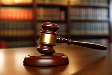 Imagem meramente ilustrativa do clássico martelo usado por juízes em alguns países -  (crédito: Freepik)
