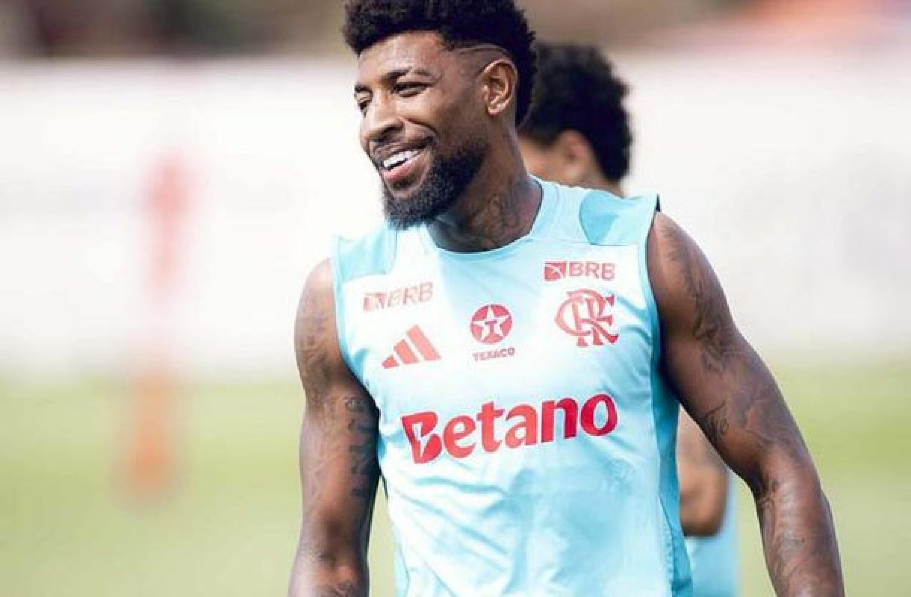 Emerson Royal se coloca à disposição de Filipe Luís