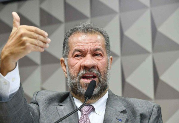 Ex-ministro Carlos Lupi