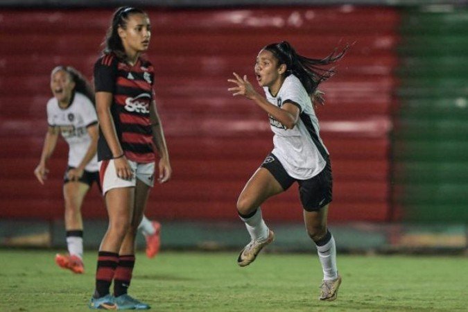 Rebeca fez belo gol e deu o título para o Botafogo no Brasileirão Sub-20 feminino -  (crédito: Foto: Thiago Ribeiro/CBF)