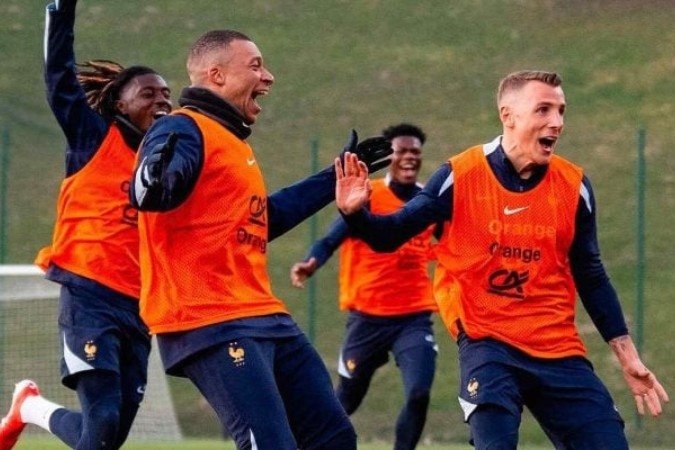 Jogadores da França durante treinamento da seleção -  (crédito: Foto: Divulgação)