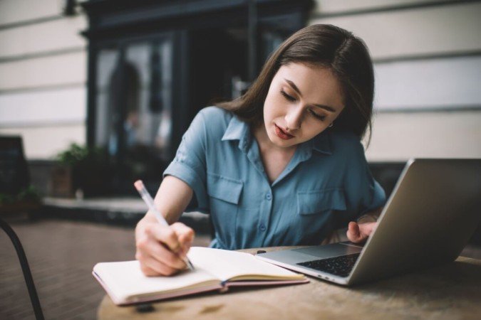 Estar alinhado com as competências da redação exigidas pelo exame ajuda a garantir uma boa nota (Imagem: GaudiLab | Shutterstock) - (crédito: EdiCase) Estar alinhado com as competências da redação exigidas pelo exame ajuda a garantir uma boa nota (Imagem: GaudiLab | Shutterstock) - (crédito: EdiCase)