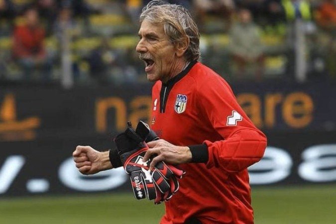 Goleiro italiano retornará ao futebol em outubro, aos 83 anos - (crédito: Foto: Marco Luzzani/Getty Images) Goleiro italiano retornará ao futebol em outubro, aos 83 anos - (crédito: Foto: Marco Luzzani/Getty Images)