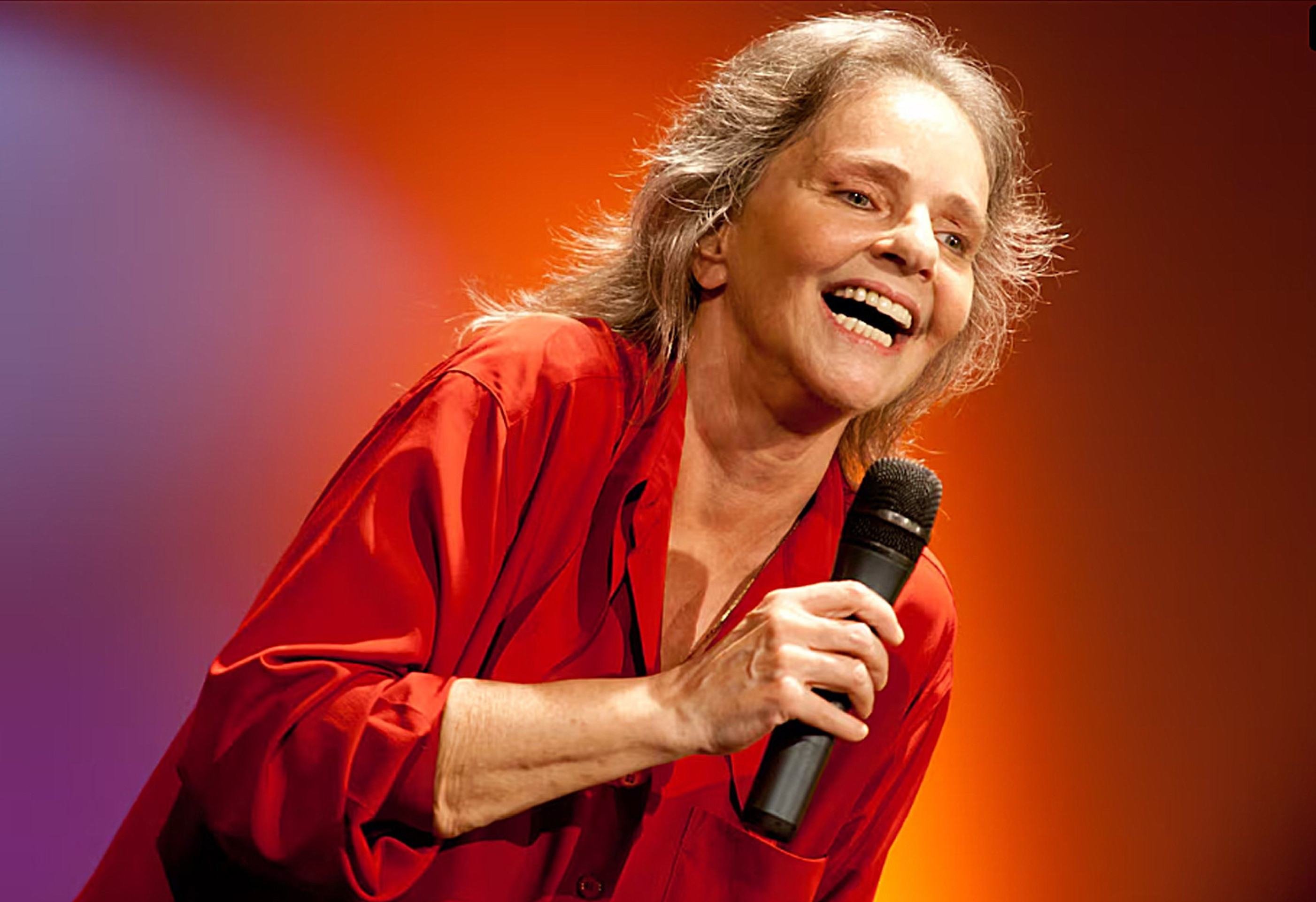 A voz que encantou o Brasil: o legado de Angela Ro Ro