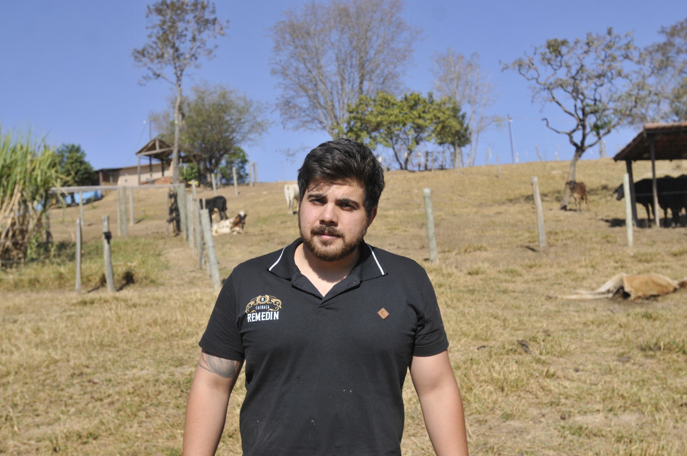  08/09/2025. Crédito: Minervino Júnior/CB/D.A Press. Brasil.  Brasilia - DF. Propriedade rural na Fercal que sofreu ataque de onça aos animais. Vaca e bezerro recém nascido morreram. João Chaves - proprietário